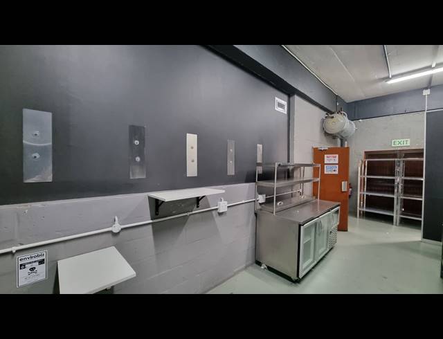 225M² FACTORY TO LET IN SALT RIVER